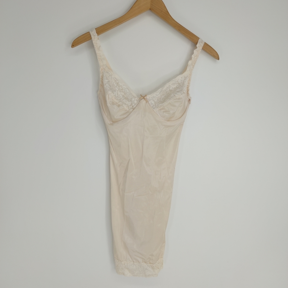 Colesce Couture Lingerie Ivory Slip Shape Wear Lace Fitted Under Wire Adjustable